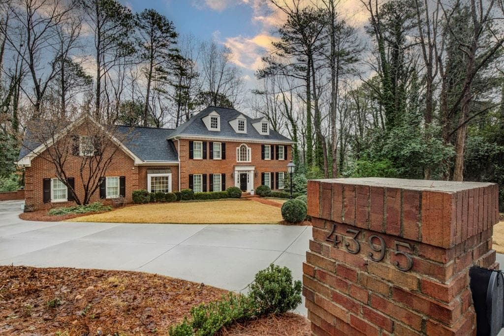 6 bedroom, 5 bathroom, 5,471 sq ft single family residence sold at 4395 Northside Chase, Atlanta, GA 30327