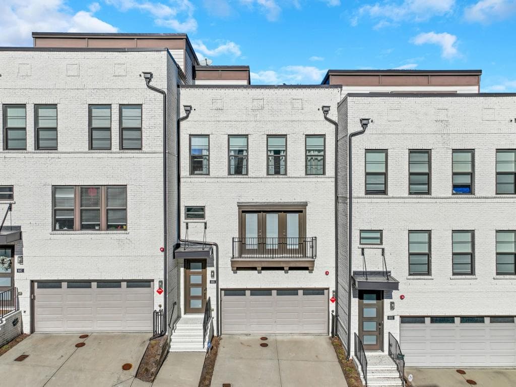 4 bedroom, 5 bathroom townhouse sold at 885 Stone Crest Road, Atlanta, GA 30324