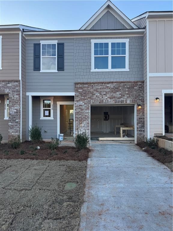 3 bedroom, 3 bathroom townhouse sold at 328 Naples Drive, Locust Grove, GA 30248