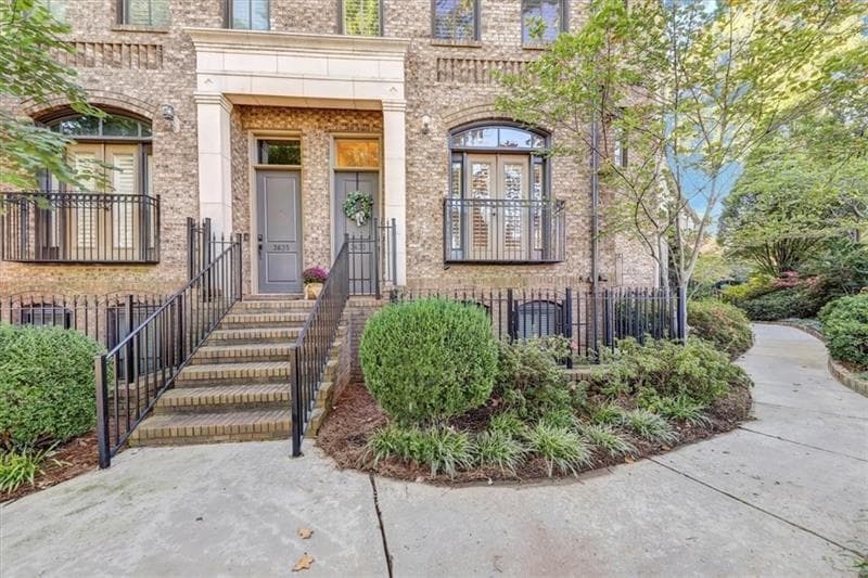 3 bedroom, 4 bathroom, 2,686 sq ft townhouse sold at 3633 Habersham Road, Atlanta, GA 30305