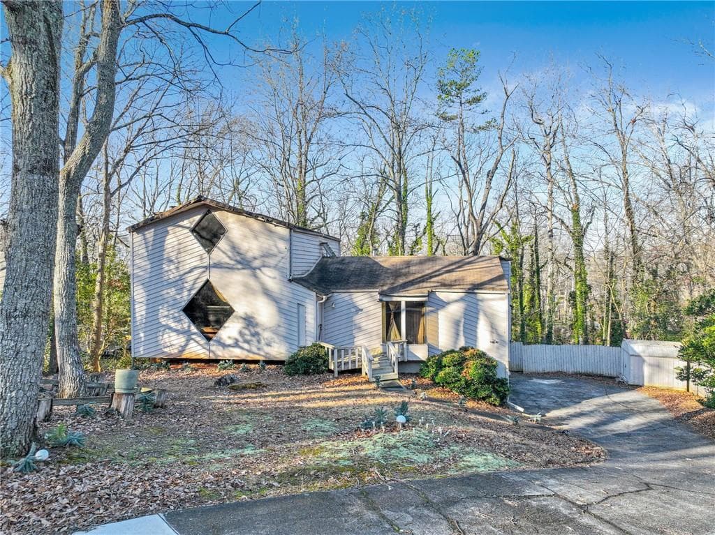 4 bedroom, 3 bathroom single family residence sold at 2046 Kinridge Court, Marietta, GA 30062