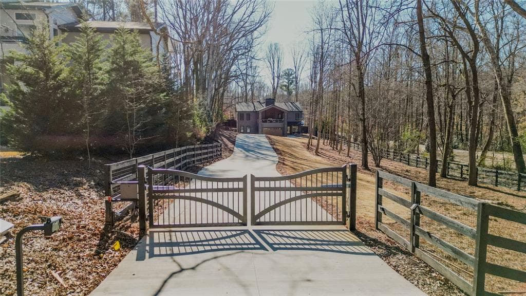 5 bedroom, 5 bathroom single family residence sold at 600 Jones Road, Roswell, GA 30075