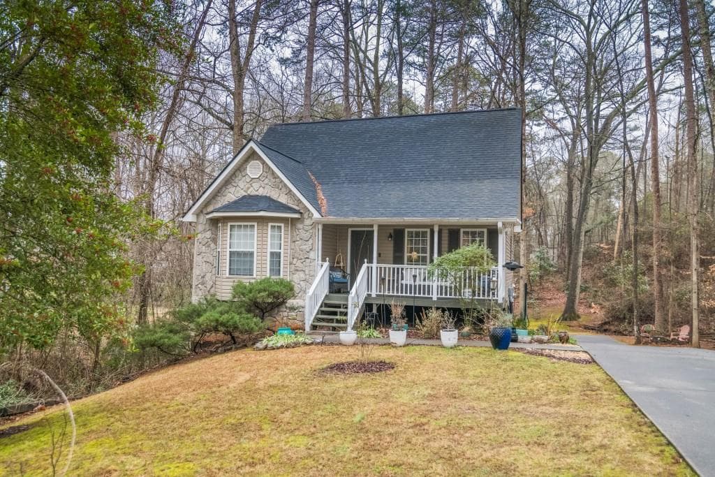 3 bedroom, 2 bathroom single family residence sold at 243 Hillcrest Drive, Commerce, GA 30529