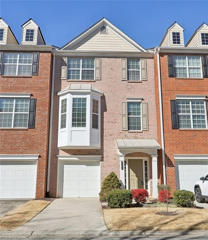 3 bedroom, 4 bathroom townhouse sold at 5198 Wellsley Bend, Alpharetta, GA 30005