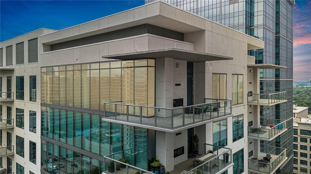 3 bedroom, 3 bathroom condominium sold at 40 12th Street 1903, Atlanta, GA 30309