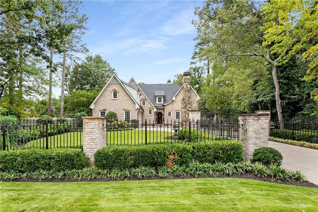 5 bedroom, 6 bathroom single family residence sold at 4706 Powers Ferry Road, Atlanta, GA 30327