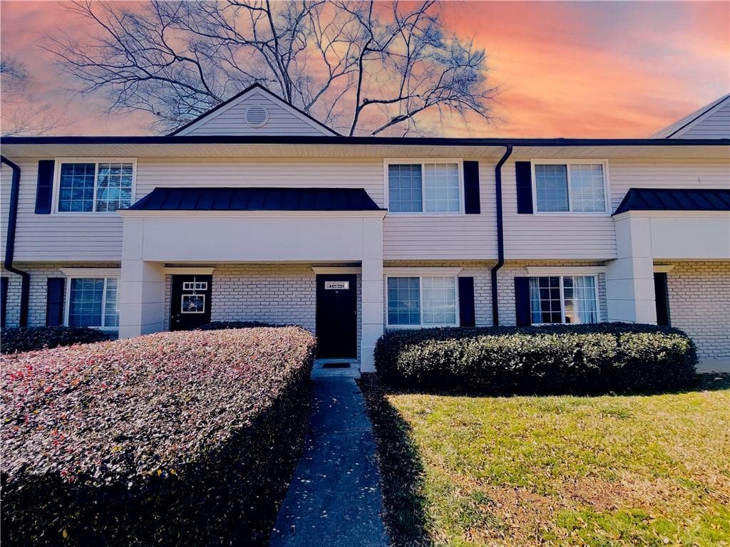 1 bedroom, 1 bathroom townhouse sold at 6940 Roswell Road 7D, Sandy Springs, GA 30328