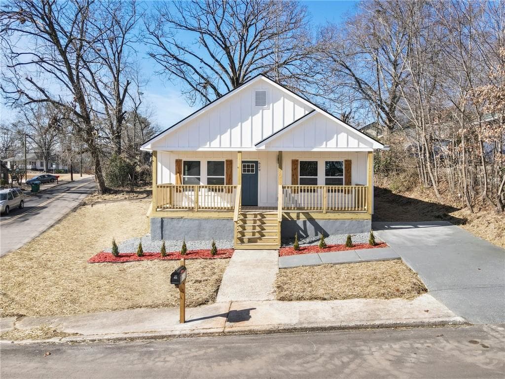 4 bedroom, 2 bathroom single family residence sold at 629 Elmwood Street, Canton, GA 30114