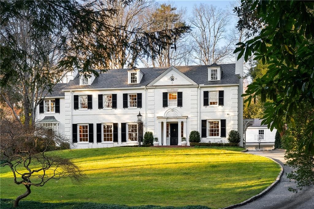 4 bedroom, 6 bathroom, 5,411 sq ft single family residence sold at 231 Peachtree Battle Avenue, Atlanta, GA 30305