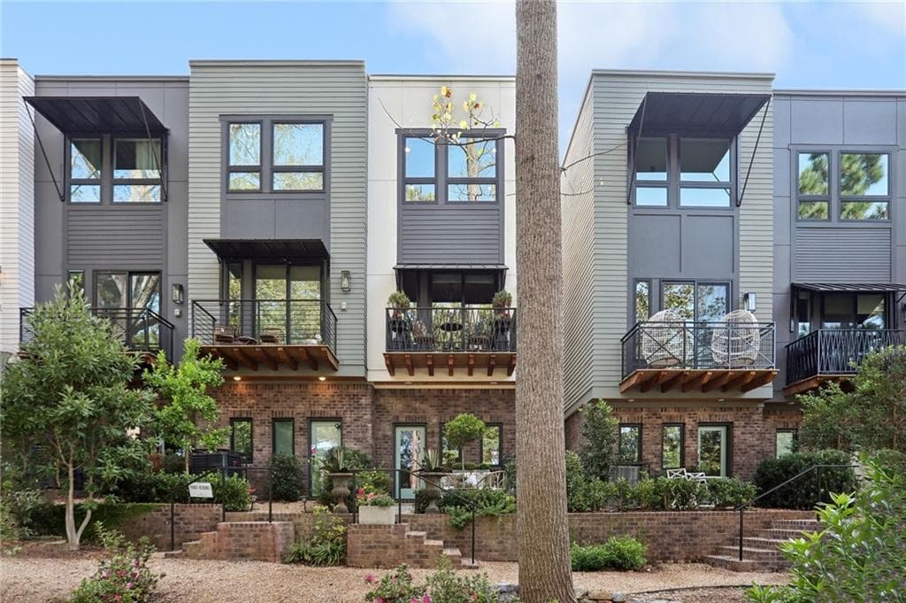 3 bedroom, 4 bathroom, 1,700 sq ft townhouse sold at 2199 Lenox Road 7, Atlanta, GA 30324