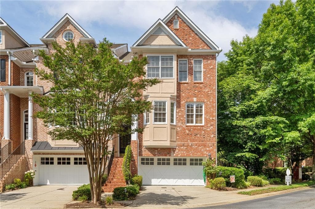 3 bedroom, 4 bathroom townhouse sold at 1028 Emory Parc Place, Decatur, GA 30033