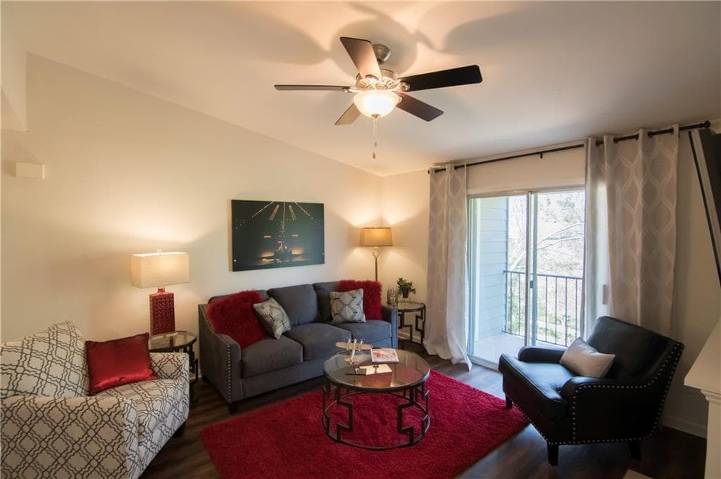 1 bedroom, 1 bathroom, 711 sq ft condominium sold at 547 Granville Court, Atlanta, GA 30328
