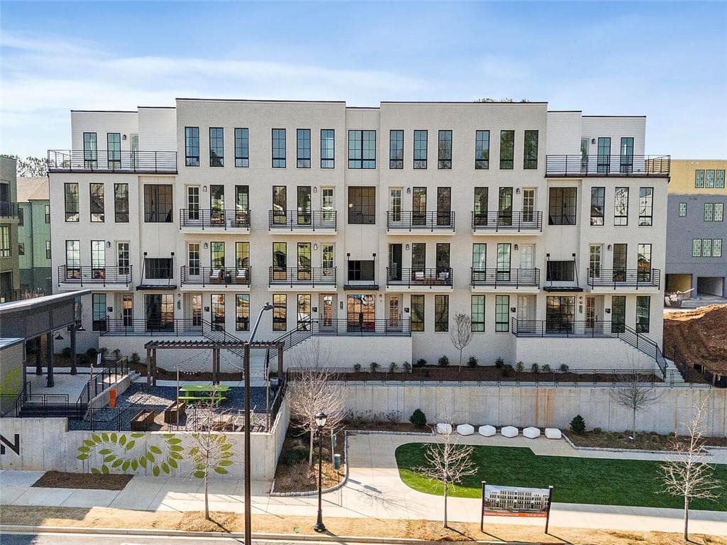 3 bedroom, 3 bathroom condominium sold at 1274 Longreen Terrace NW 112, Atlanta, GA 30318