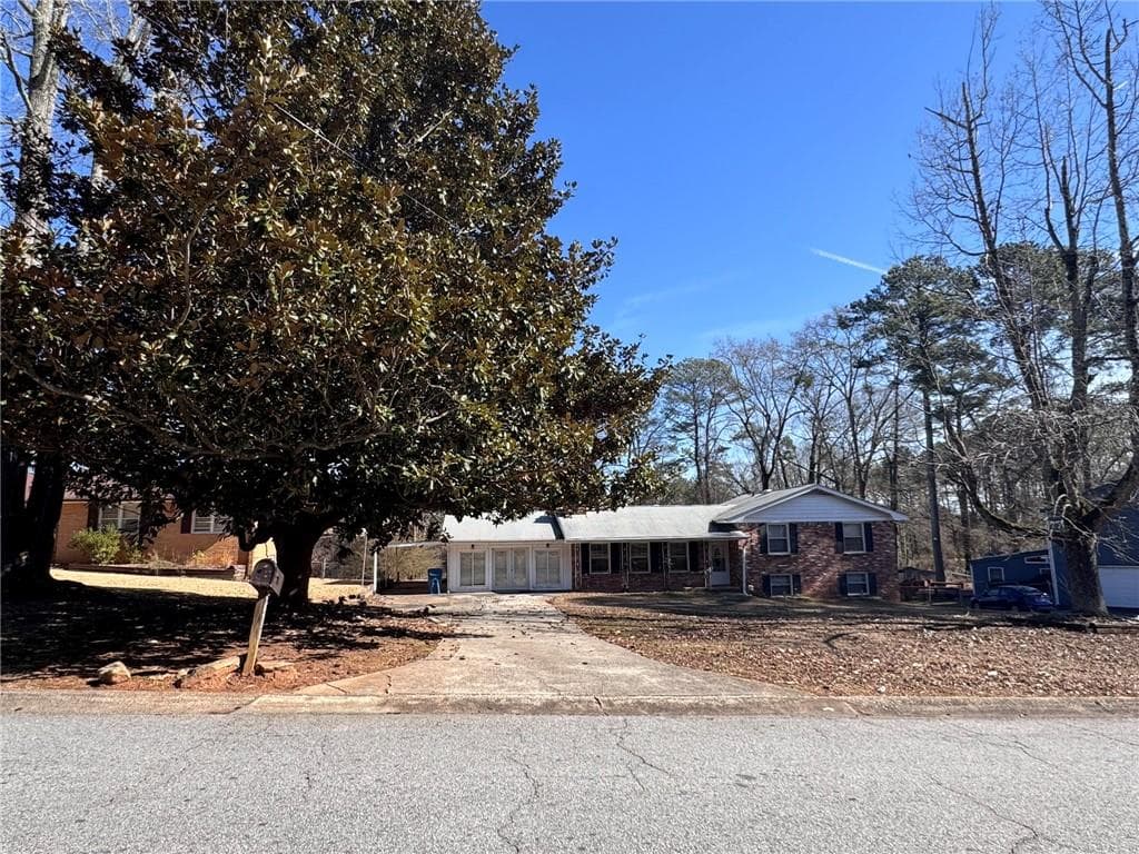 3 bedroom, 4 bathroom single family residence sold at 7480 AMBASSADOR Drive, Riverdale, GA 30296