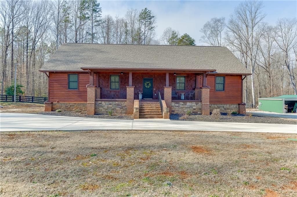 3 bedroom, 2 bathroom single family residence sold at 384 Beaver Creek Drive, Commerce, GA 30530