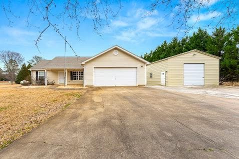 217 Overland Trail, Sharpsburg, GA 30277 — most recent listing photo