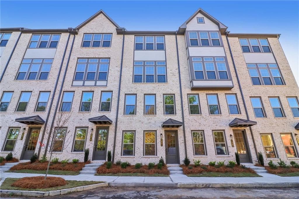 3 bedroom, 5 bathroom townhouse sold at 3879 Allegretto Circle 116, Atlanta, GA 30339