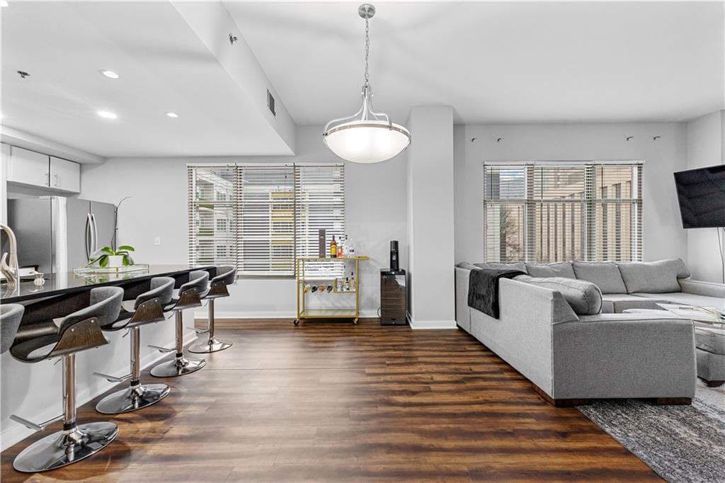 2 bedroom, 2 bathroom condominium sold at 565 Peachtree Street 804, Atlanta, GA 30308