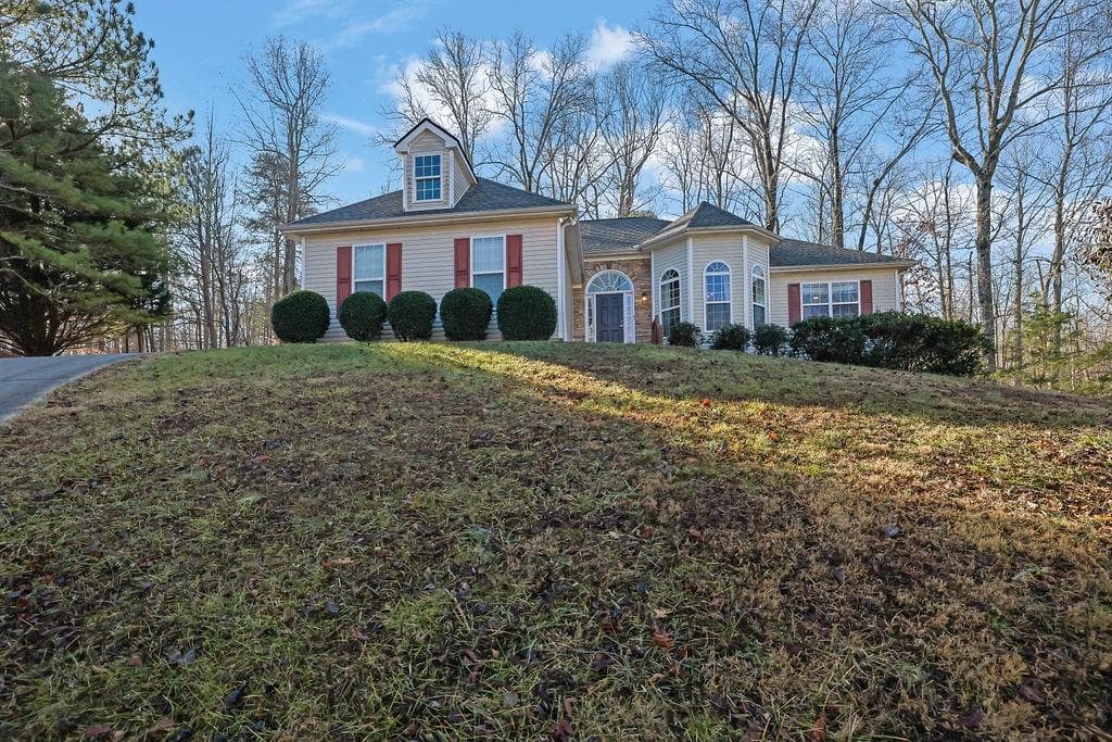 3 bedroom, 2 bathroom single family residence sold at 6955 Full Harvest Court, Cumming, GA 30028