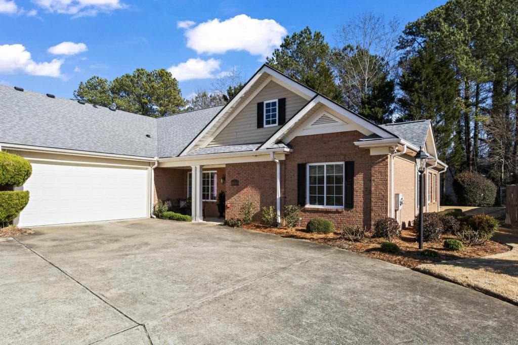 2142 Arbor Oaks Drive 2, Marietta, GA 30062 — most recent listing photo