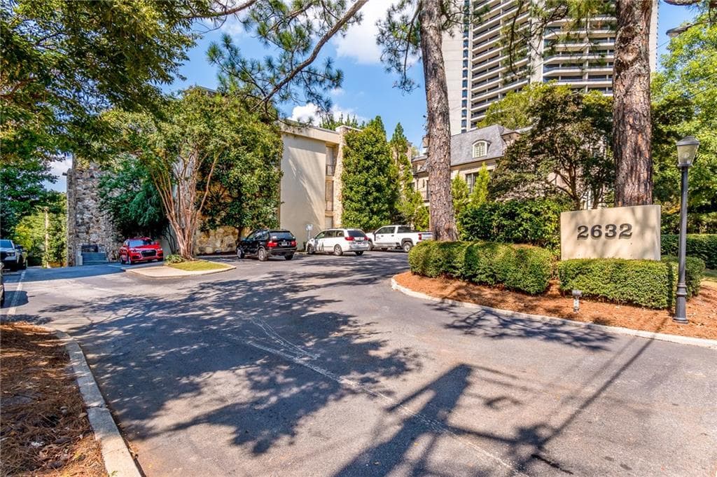 2 bedroom, 2 bathroom, 1,640 sq ft condominium sold at 2632 Peachtree Road B303, Atlanta, GA 30305