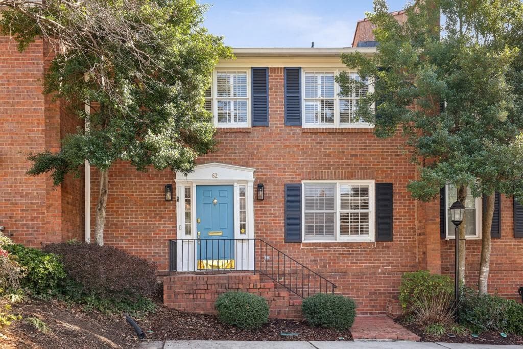 3 bedroom, 3 bathroom, 2,164 sq ft condominium sold at 4620 Wieuca Road 62, Atlanta, GA 30342