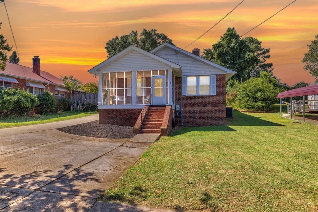 8 J Avenue, Gainesville, GA 30504 — most recent listing photo