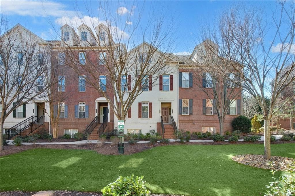 2 bedroom, 3 bathroom condominium sold at 879 Perennial Drive, Sandy Springs, GA 30328