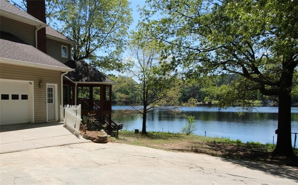 4 bedroom, 5 bathroom, 3,239 sq ft single family residence under contract at 2697 Bethel Road, Conyers, GA 30012 — photo 9