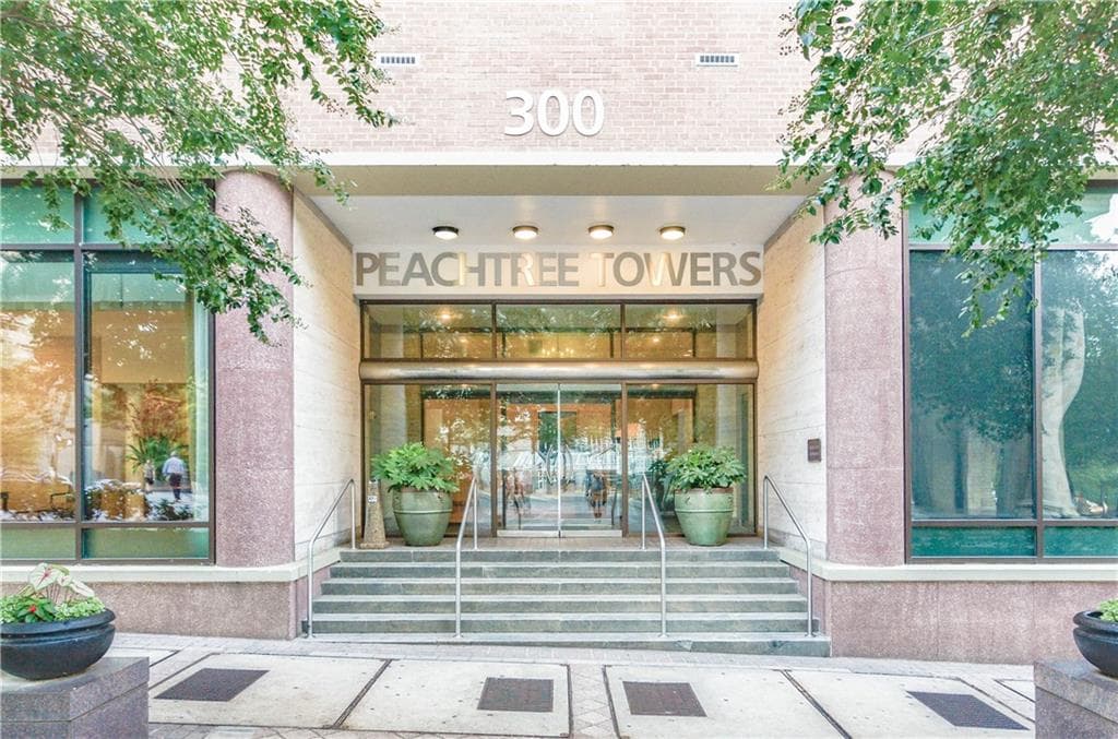 1 bedroom, 1 bathroom condominium sold at 300 Peachtree Street 16M, Atlanta, GA 30308