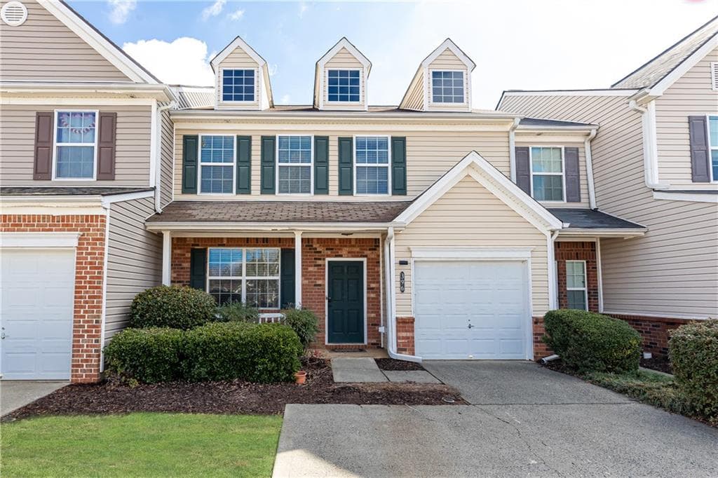 3 bedroom, 3 bathroom townhouse sold at 396 Weatherstone Place, Alpharetta, GA 30004