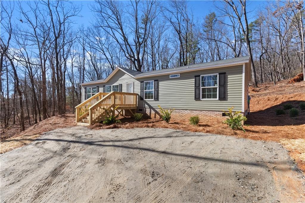 4 bedroom, 3 bathroom single family residence sold at 552 Fern Valley Trail, Clarkesville, GA 30523