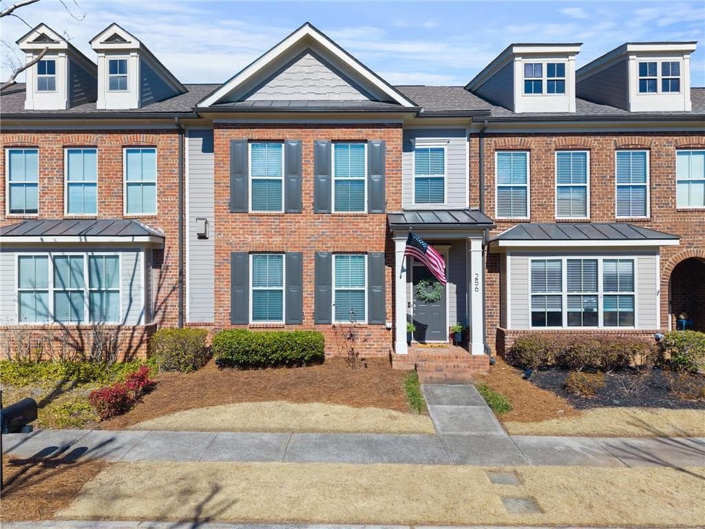 2 bedroom, 3 bathroom townhouse sold at 256 S Village Square, Canton, GA 30115