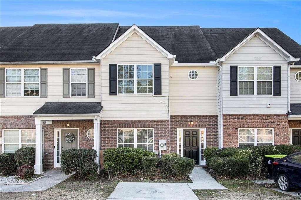 4 bedroom, 3 bathroom townhouse sold at 272 Brookview Drive, Riverdale, GA 30274