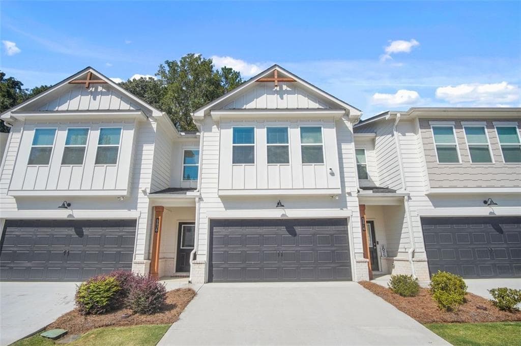 3 bedroom, 3 bathroom townhouse sold at 5536 Rockfern Drive, Lilburn, GA 30047