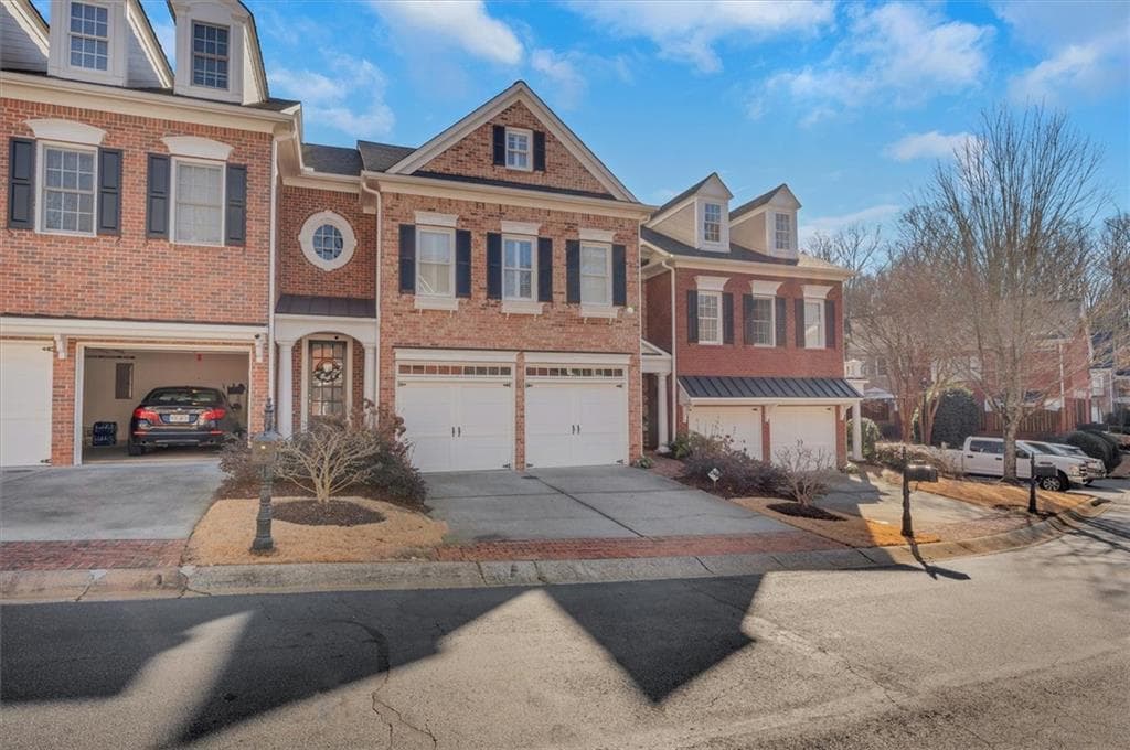 3 bedroom, 4 bathroom, 2,812 sq ft townhouse sold at 11935 Dancliff Trace, Alpharetta, GA 30009