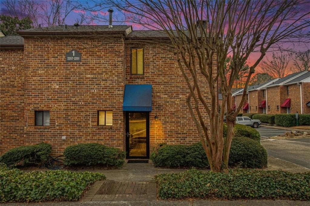 2 bedroom, 2 bathroom, 1,150 sq ft condominium sold at 2251 Pernoshal Court, Atlanta, GA 30338