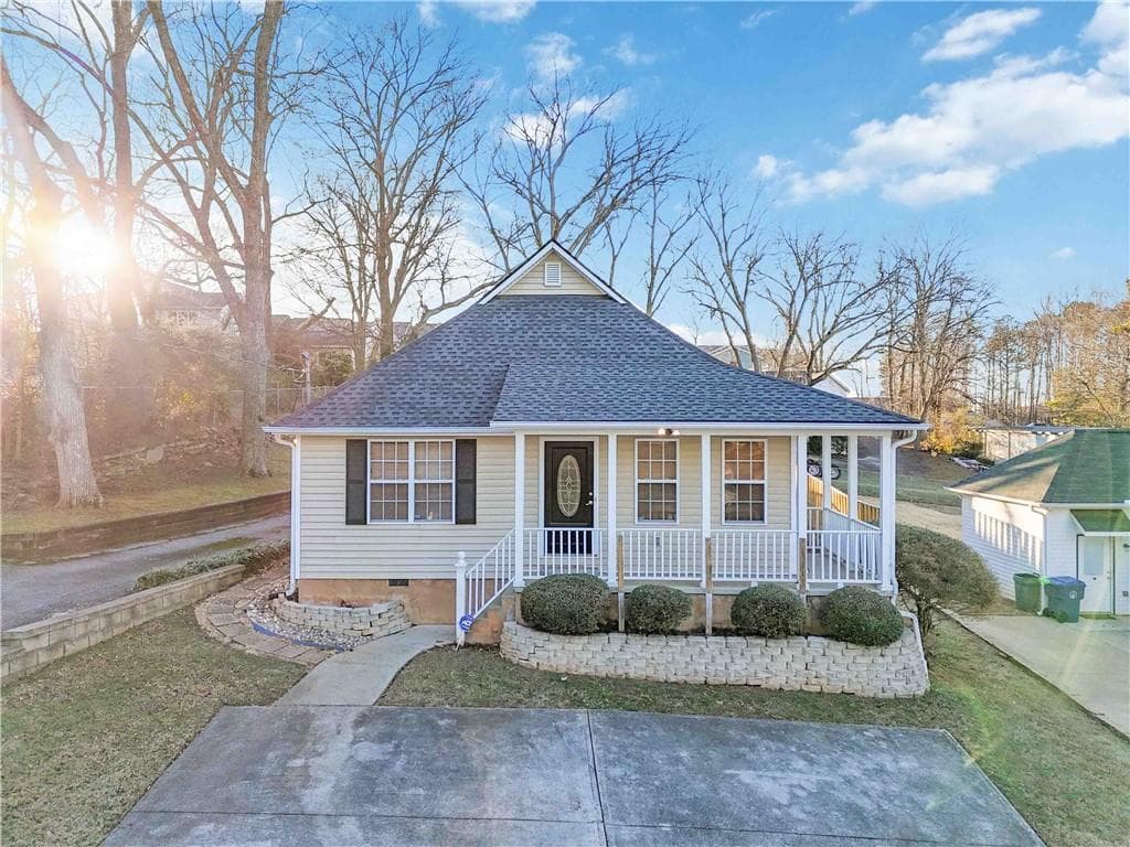 3 bedroom, 2 bathroom single family residence sold at 337 N Clayton Street, Lawrenceville, GA 30046