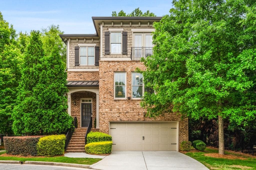4 bedroom, 4 bathroom, 3,500 sq ft single family residence sold at 938 Canterbury Lane, Atlanta, GA 30324