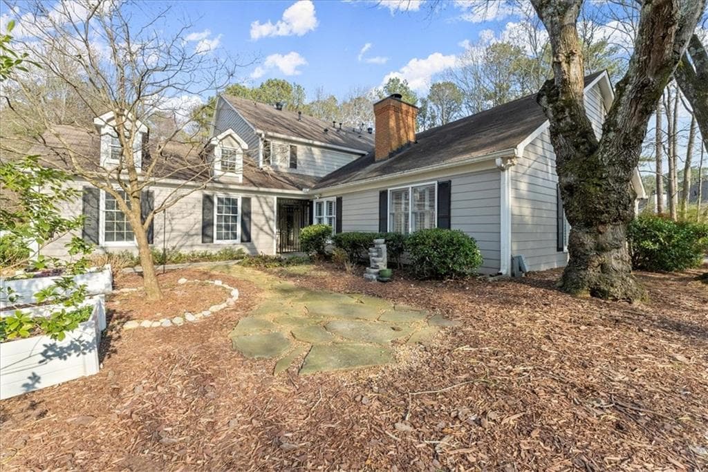 154 Great Oaks Lane, Roswell, GA 30075 — most recent listing photo