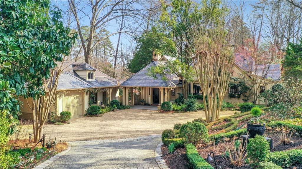4 bedroom, 5 bathroom single family residence sold at 6 Arden Moor, Atlanta, GA 30305
