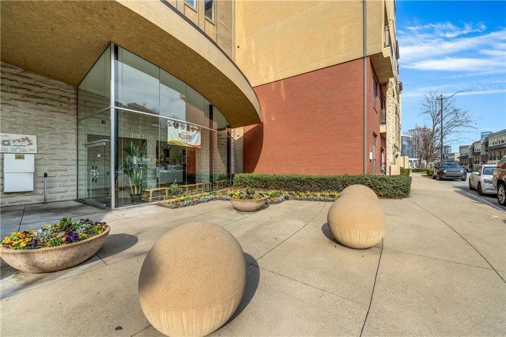 2 bedroom, 2 bathroom condominium sold at 401 16th Street 1376, Atlanta, GA 30363