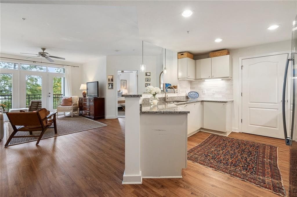 2 bedroom, 2 bathroom, 1,263 sq ft condominium sold at 390 17th Street 3055, Atlanta, GA 30363
