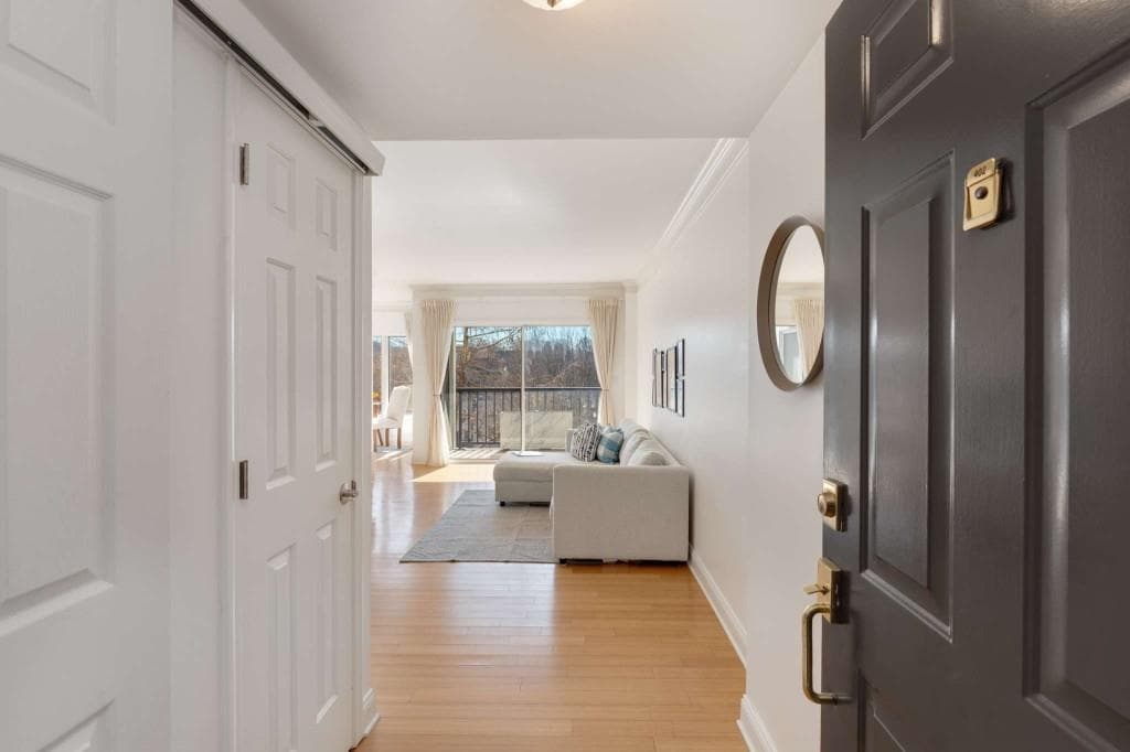 2 bedroom, 1 bathroom condominium sold at 275 13th Street 402, Atlanta, GA 30309