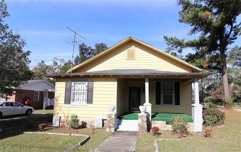 4 bedroom, 2 bathroom single family residence sold at 700 W Gordon Street, Valdosta, GA 31601