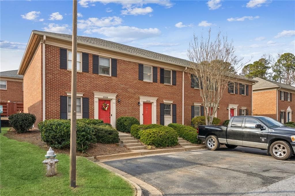 2 bedroom, 3 bathroom, 1,260 sq ft townhouse sold at 2910 Webb Bridge Road, Alpharetta, GA 30009