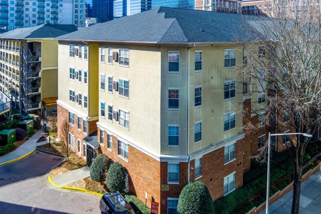 1 bedroom, 1 bathroom, 775 sq ft condominium sold at 800 Peachtree Street 1313, Atlanta, GA 30308