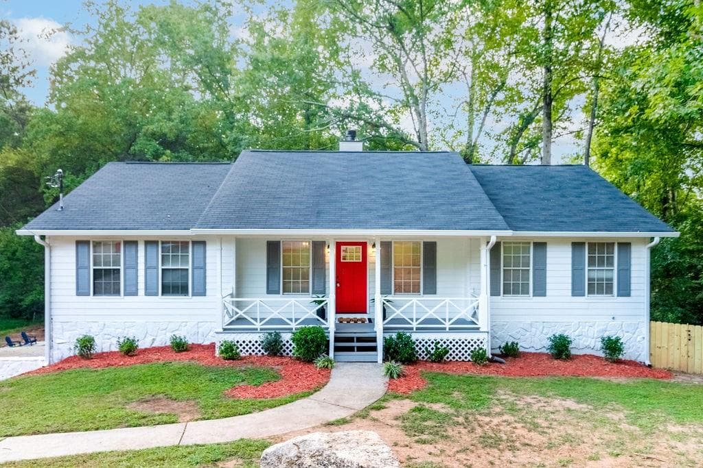 3 bedroom, 2 bathroom single family residence sold at 185 Bob White Drive, Stockbridge, GA 30281