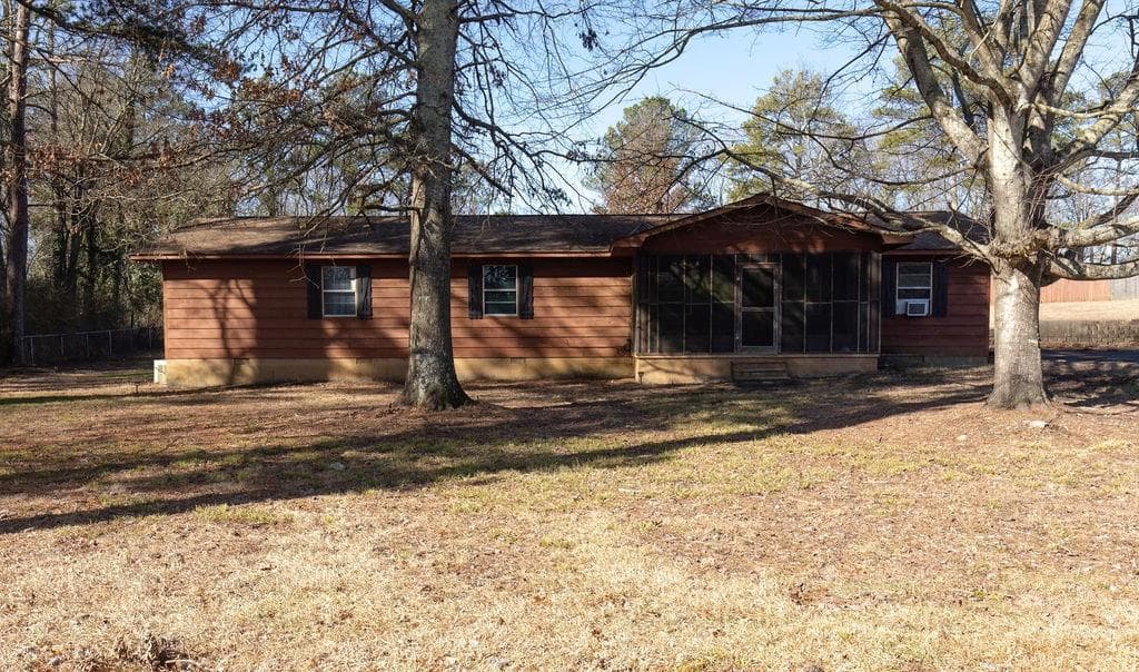 4 bedroom, 2 bathroom single family residence sold at 2342 Chatsworth Highway 225, Calhoun, GA 30701