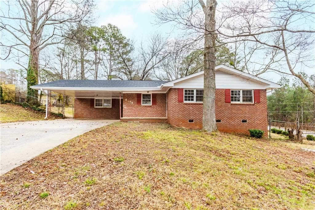 3 bedroom, 2 bathroom single family residence sold at 6076 Shortleaf Drive, Forest Park, GA 30297